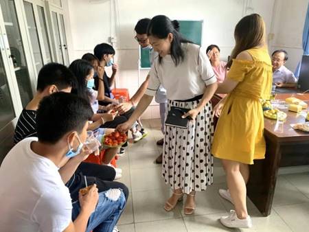 領(lǐng)導老師與新生代表